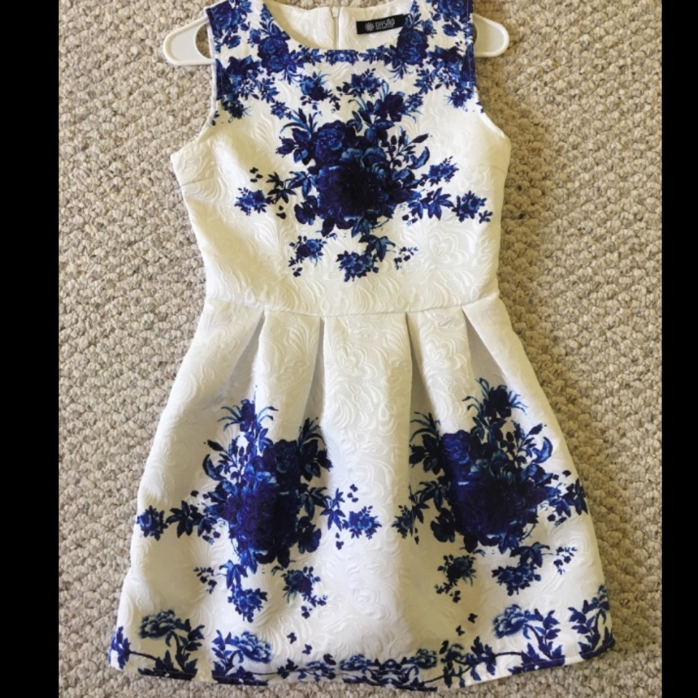 Adorable brides made dress, never worn! Size Small
